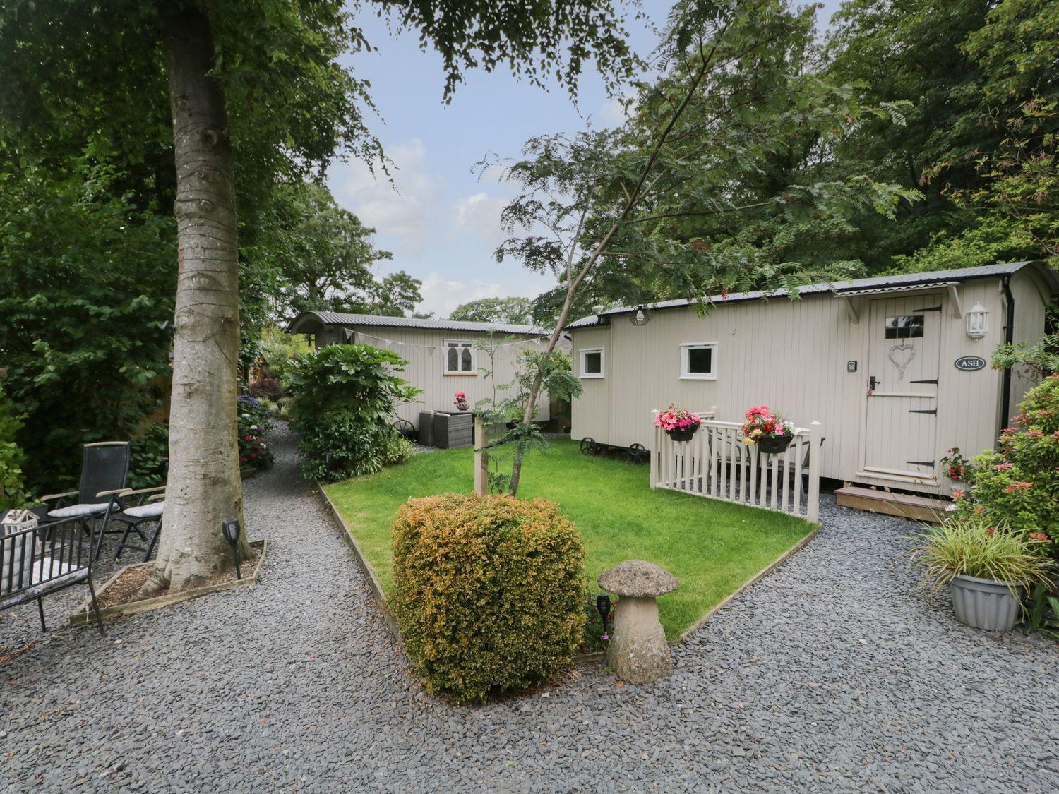 Woodmans Huts Hotel Haverthwaite Екстериор снимка